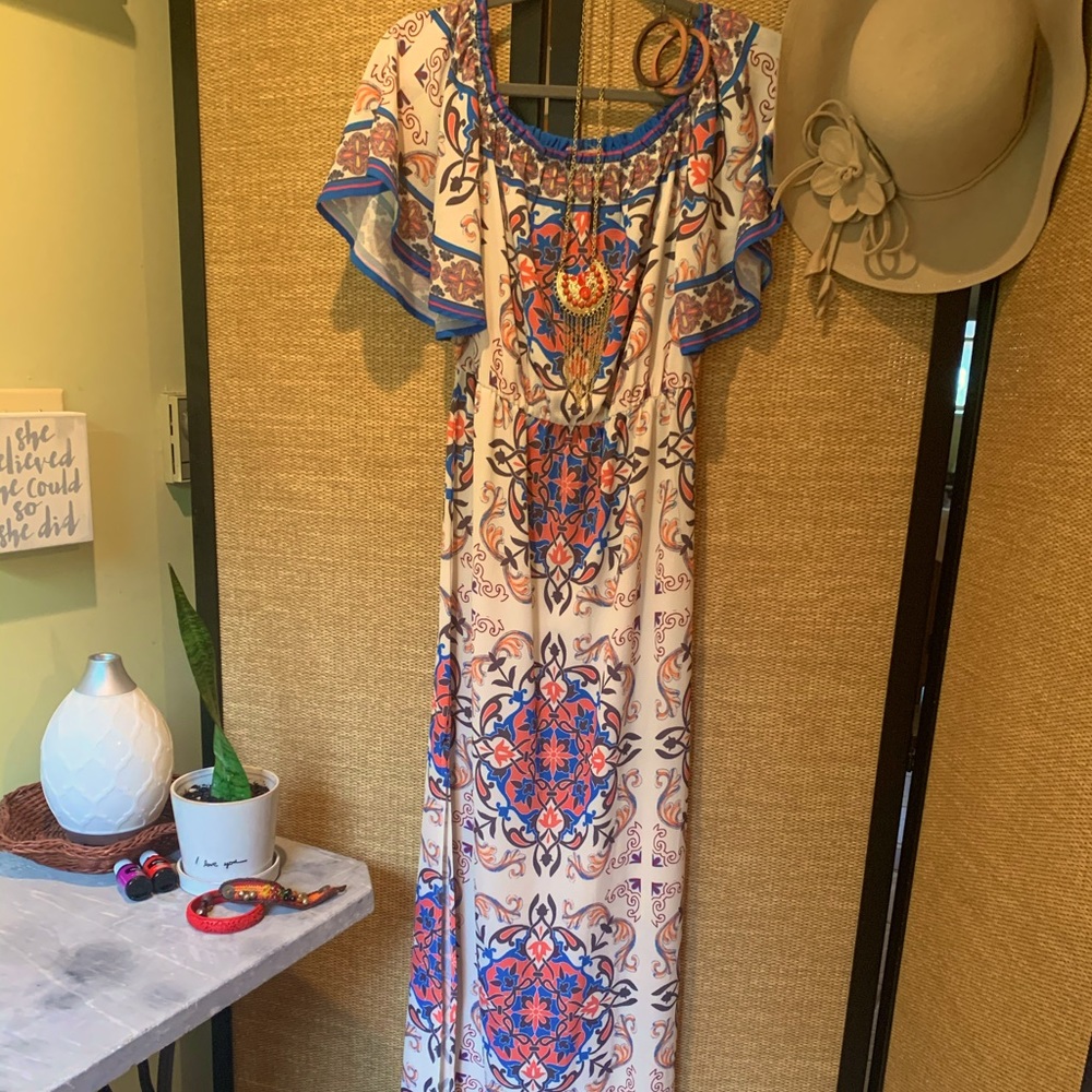 Boho Vibe Maxi Dress-On/Off Shoulder!